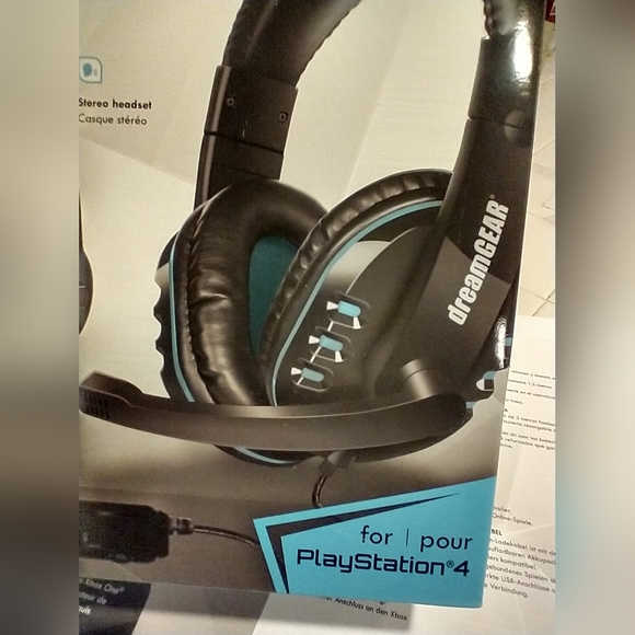 dreamGEAR PlayStation 4 Advanced Gamer's Starter Kit - Headset, Charging… - Picture 9 of 10